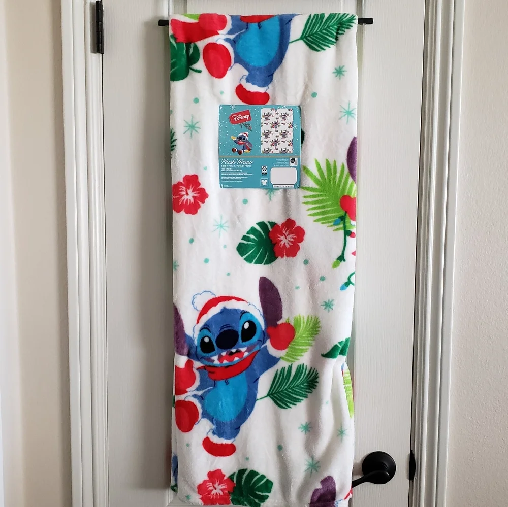 Disney Stitch With Mittens Winter Christmas Santa Hat Throw Blanket 50x70 NWT